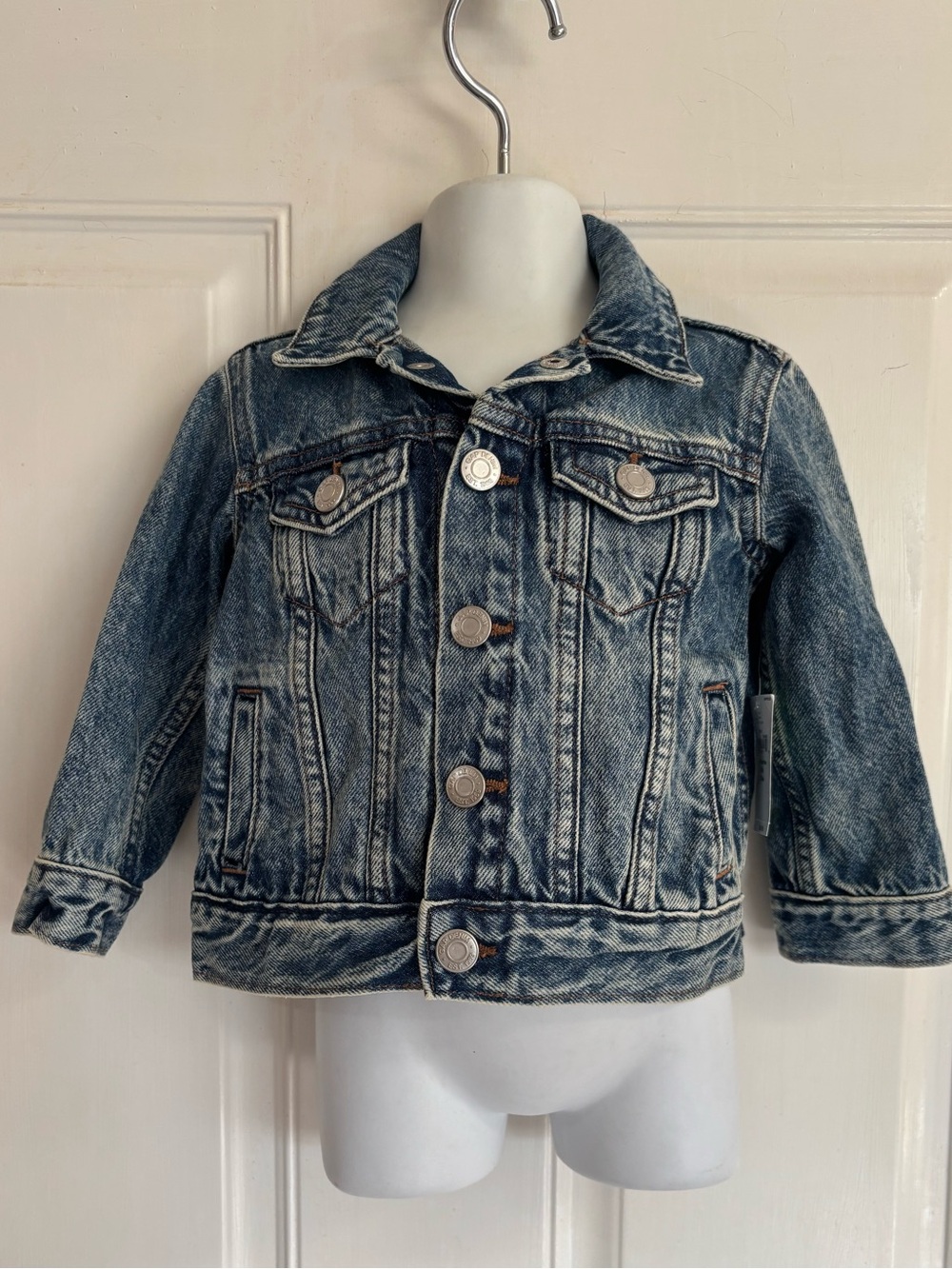 NWT 18/24 Months BabyGap medium Indigo wash Icon Denim Jacket.  Retail 54.